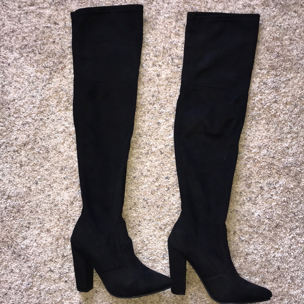 Like new, thigh high, blk suede Steve Madden boots
